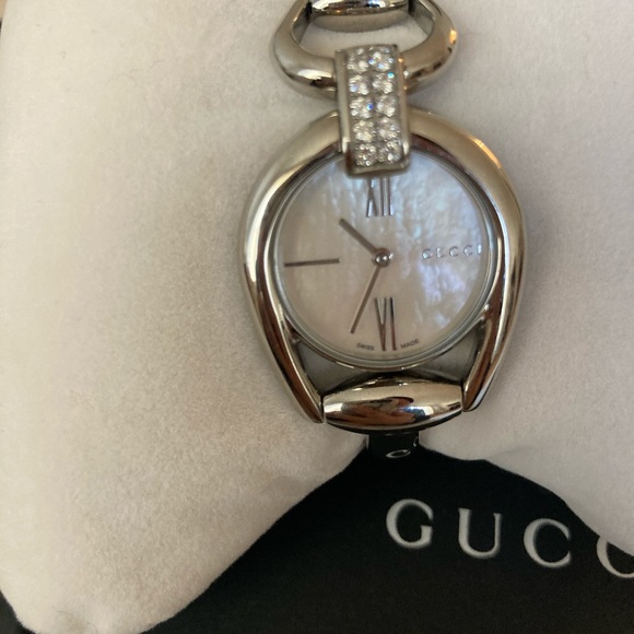 Gucci Horsebit, Mother of Pearl & Diamond Watch ⌚️ - Picture 3 of 13